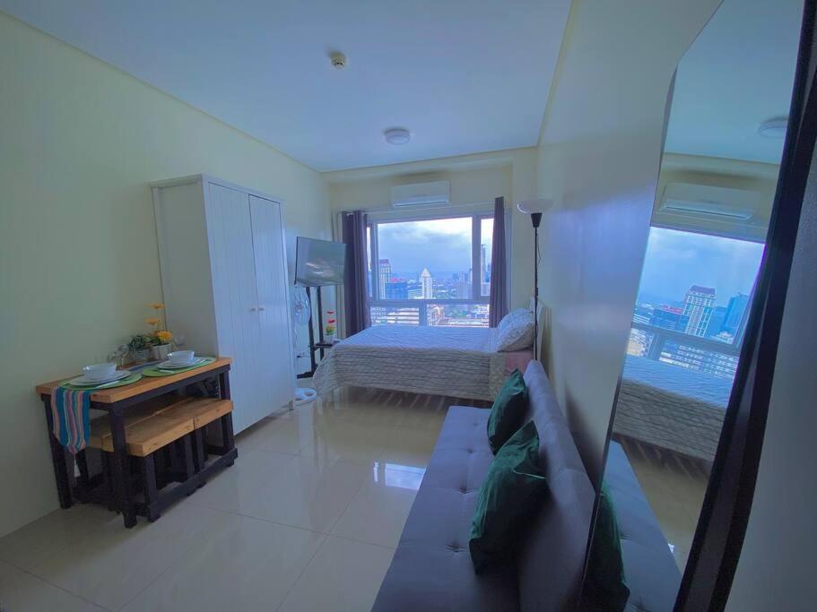 Makati Penthouse With Stunning City Skyline View Manila Exteriör bild