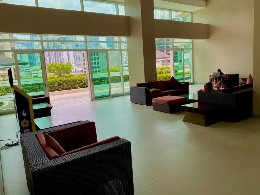 Makati Penthouse With Stunning City Skyline View Manila Exteriör bild