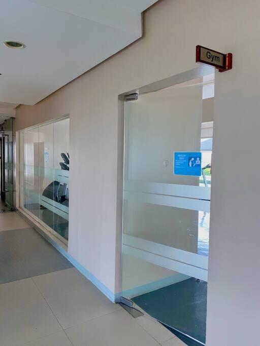 Makati Penthouse With Stunning City Skyline View Manila Exteriör bild