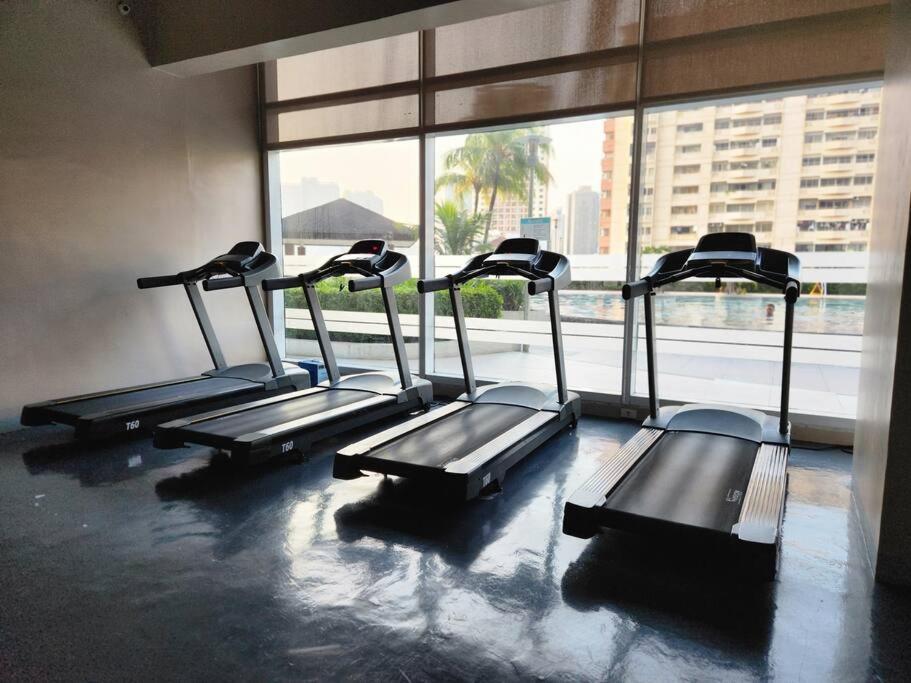 Makati Penthouse With Stunning City Skyline View Manila Exteriör bild