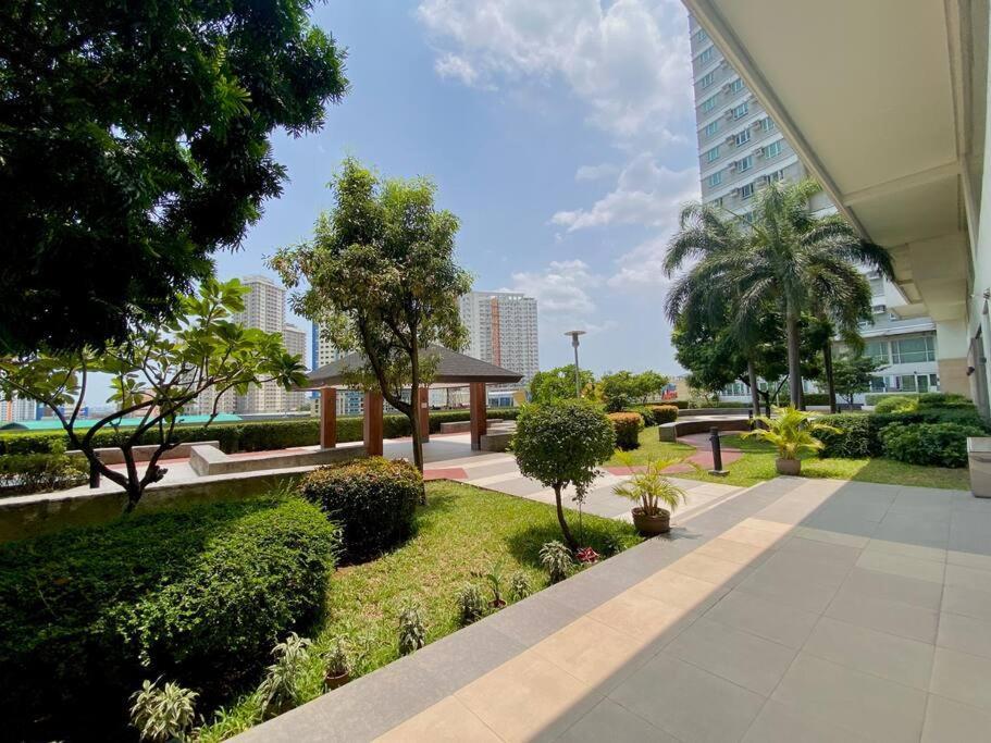 Makati Penthouse With Stunning City Skyline View Manila Exteriör bild