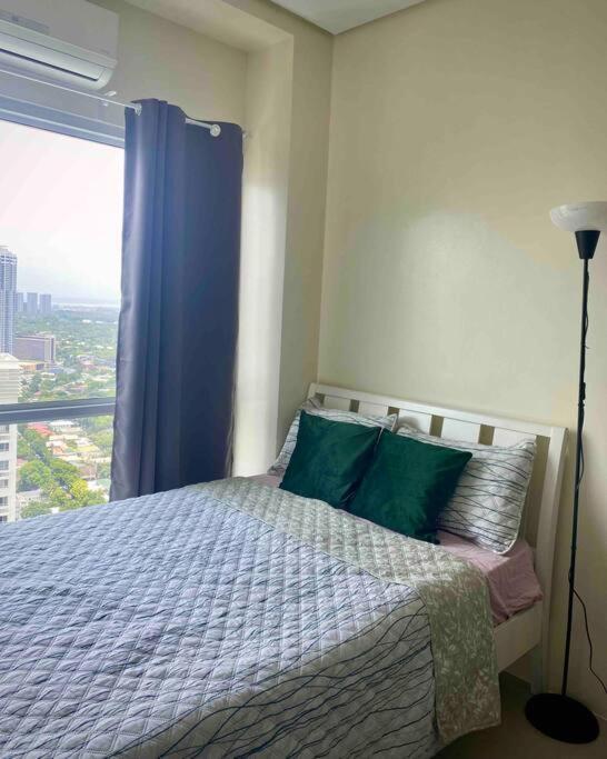Makati Penthouse With Stunning City Skyline View Manila Exteriör bild