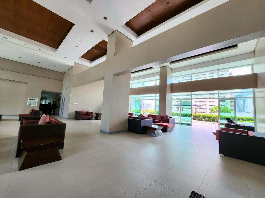 Makati Penthouse With Stunning City Skyline View Manila Exteriör bild